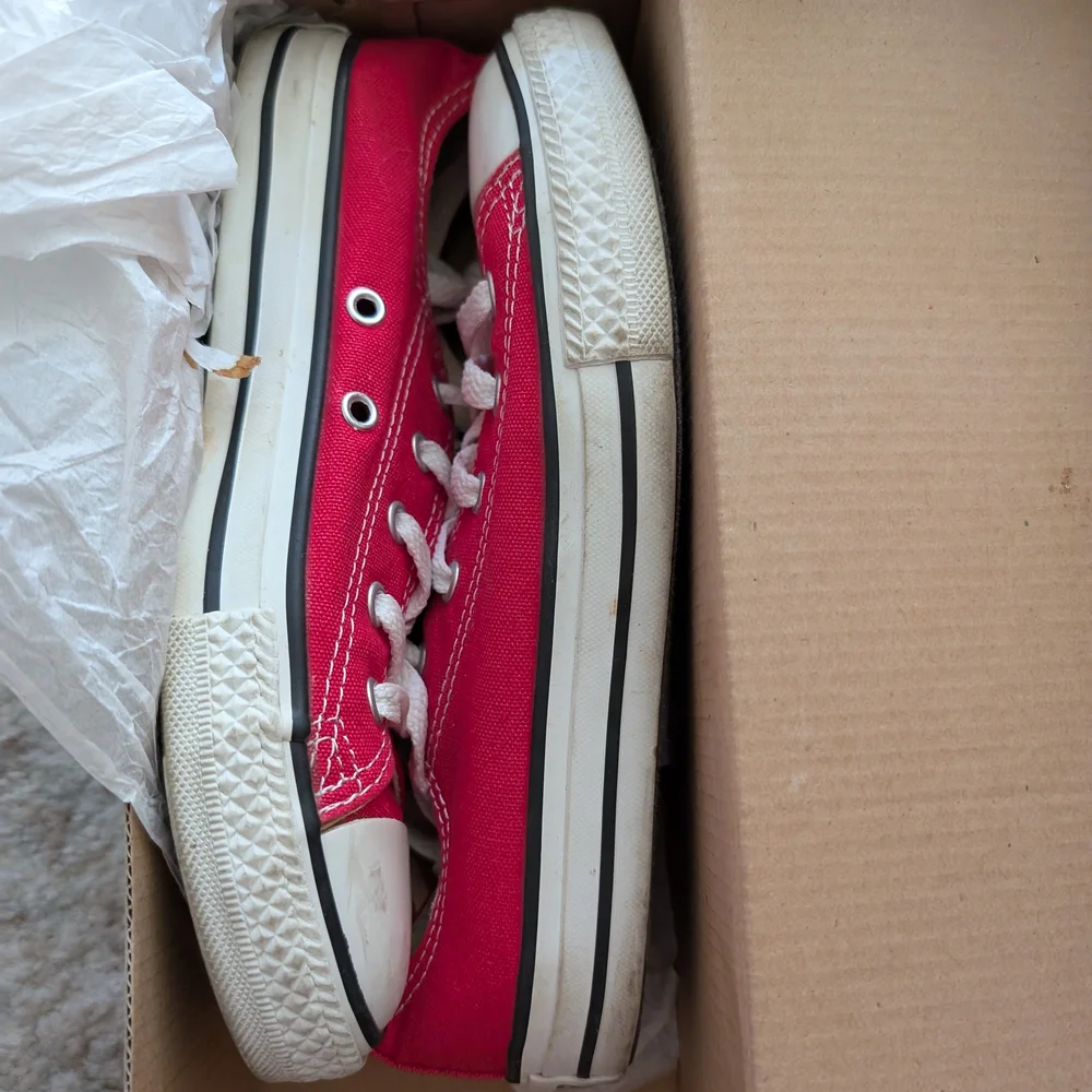 Converse - Picture 2 of 4